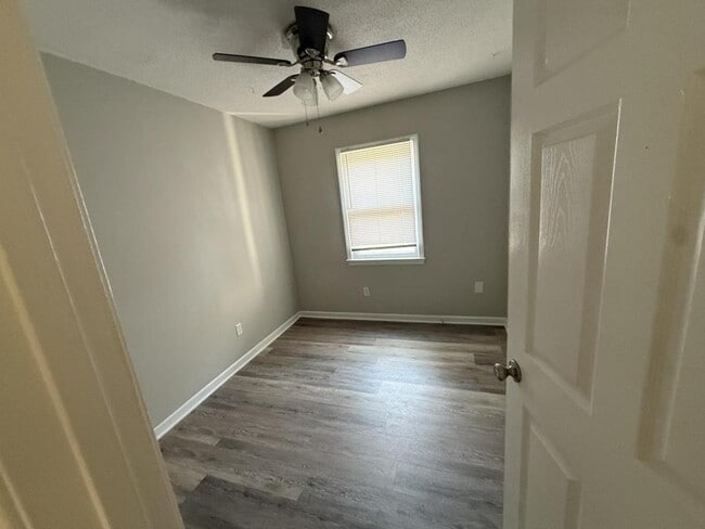 Building Photo - 104 Peace St