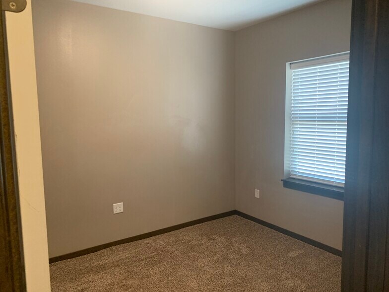 Bedroom - 207 Lake Park Blvd