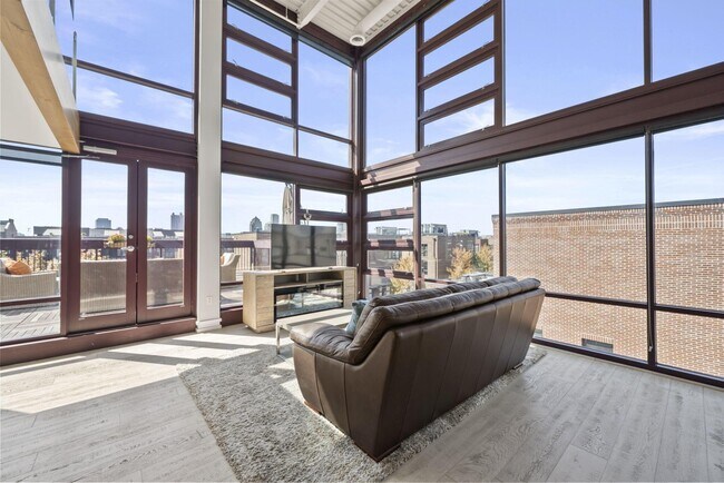 Building Photo - 367 Auden Ave
