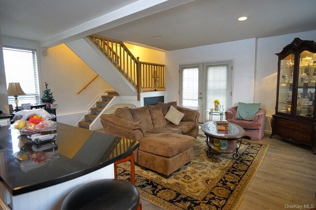 Building Photo - 336 Diddell Rd