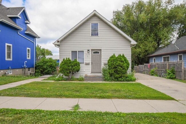 Building Photo - 1115 N Duluth Ave