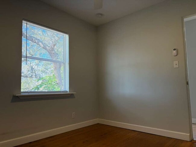 Building Photo - 2 Bedroom Apartment in the Desirable Westminster Heights Neighborhood