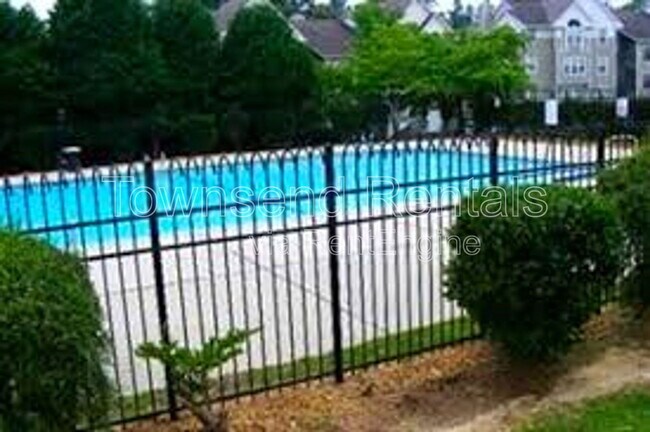 Building Photo - 950 Stewarts Creek Dr
