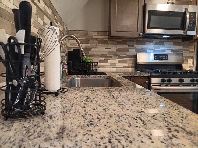 Building Photo - 20 Hawkins St