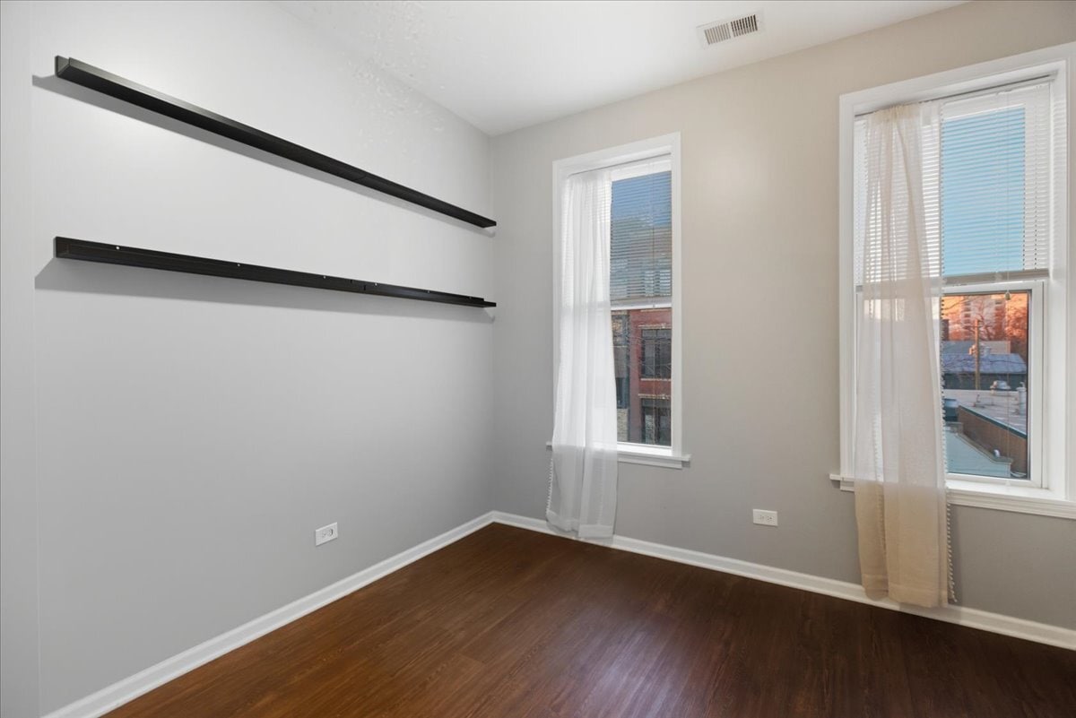 Building Photo - 1654 W Cortland St