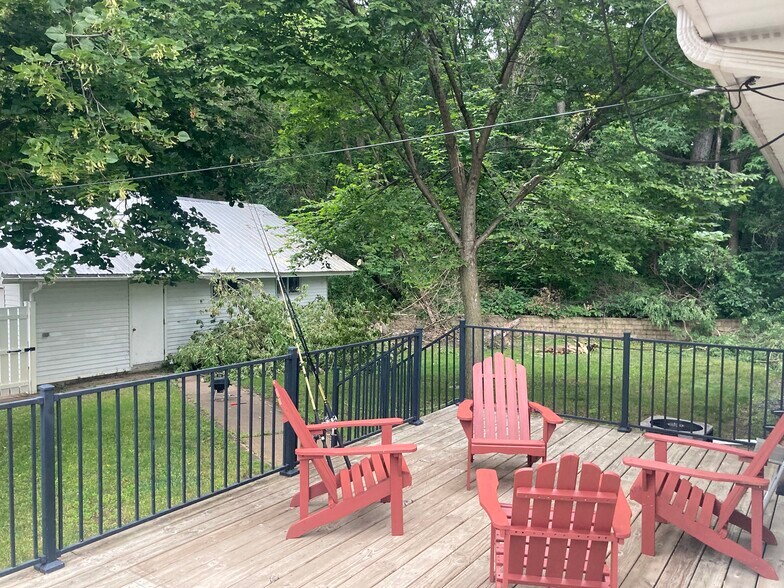 3080A Deck - 3080 Perrot Ave S