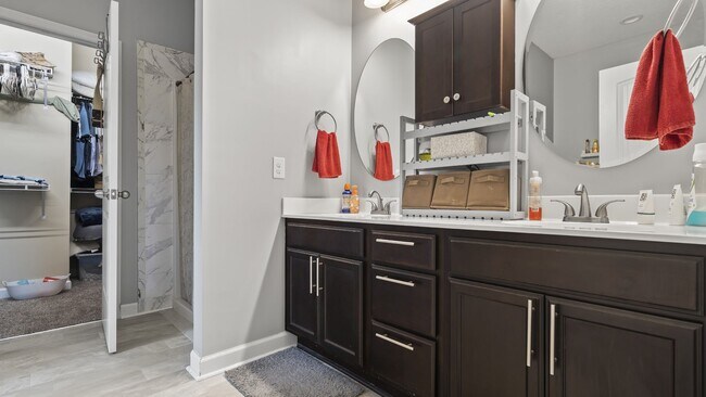 Building Photo - 4-Bedroom Hunter's Creek Gem