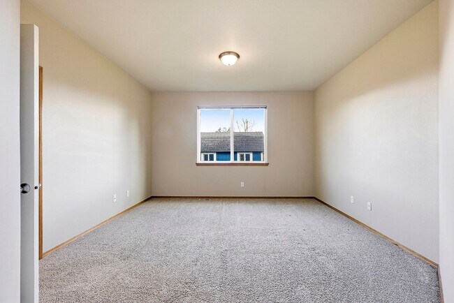 Building Photo - Vaulted Ceilings, A/C & Fully Fenced Yard – Beautiful 3-Bedroom Olympia Home!