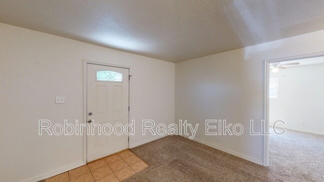 Building Photo - 741 Elm St