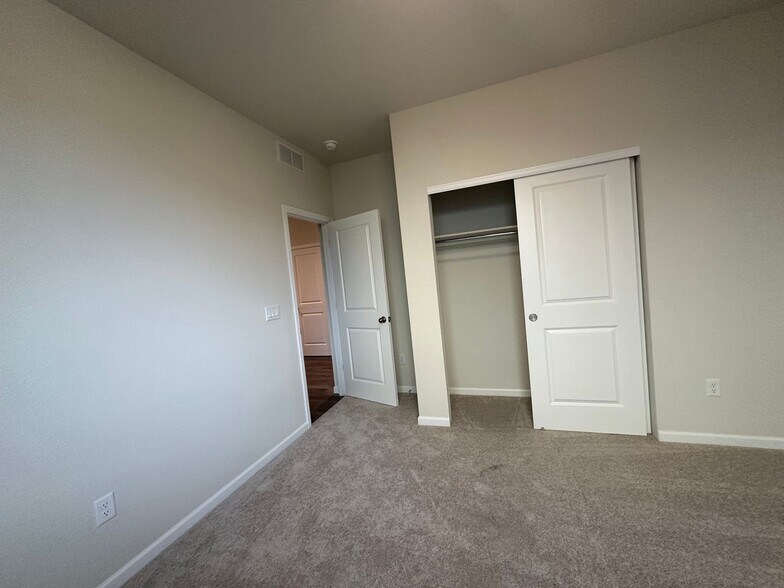 Building Photo - 274 Marlowe Dr