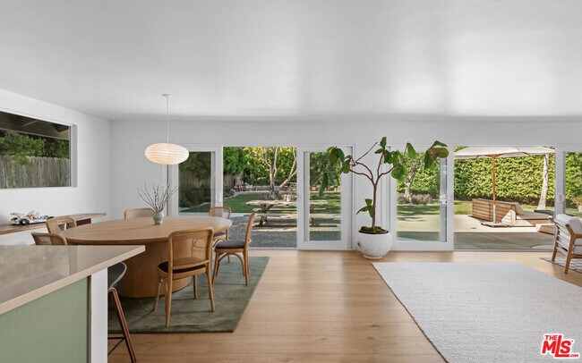 Building Photo - 6202 Frondosa Dr