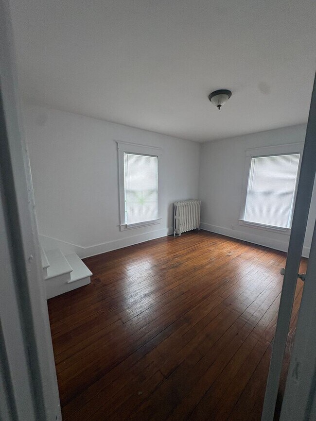 Building Photo - 1441 W Wood St