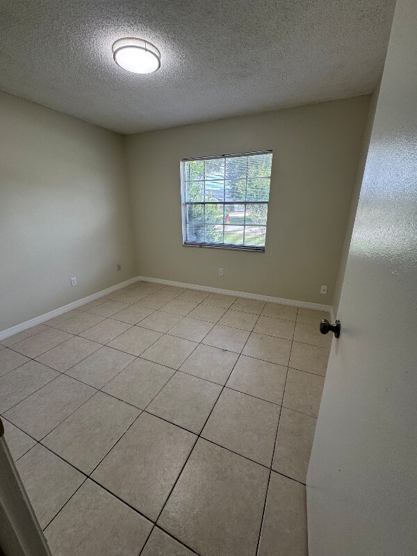 Building Photo - 1110 Outlook Dr
