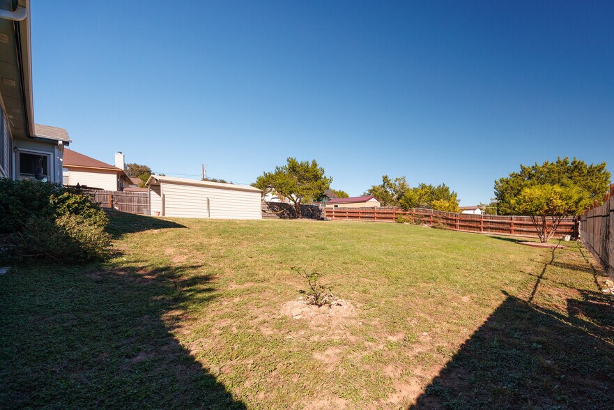 Building Photo - 611 Newport Dr