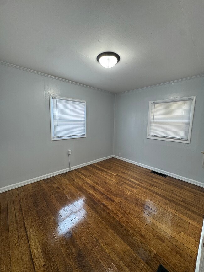 Building Photo - 2109 S Taylor St