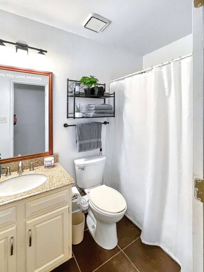 Building Photo - Lovely 3-Bed Home in Gated Community with ...