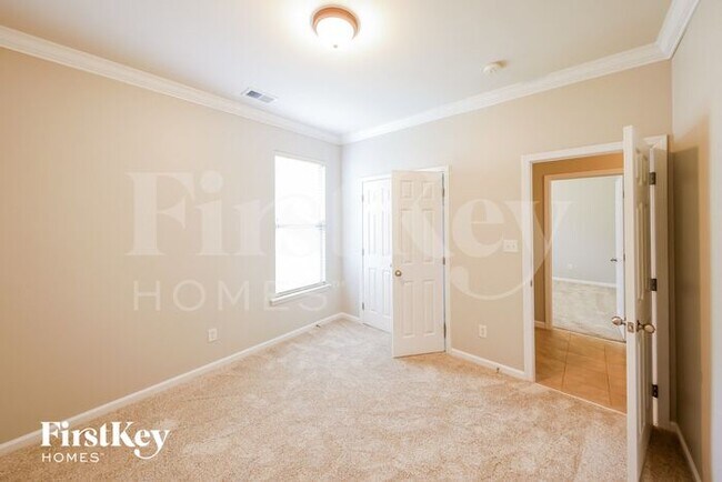 Building Photo - 2072 Shamrock Ln