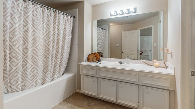 Building Photo - 1321 Paige St