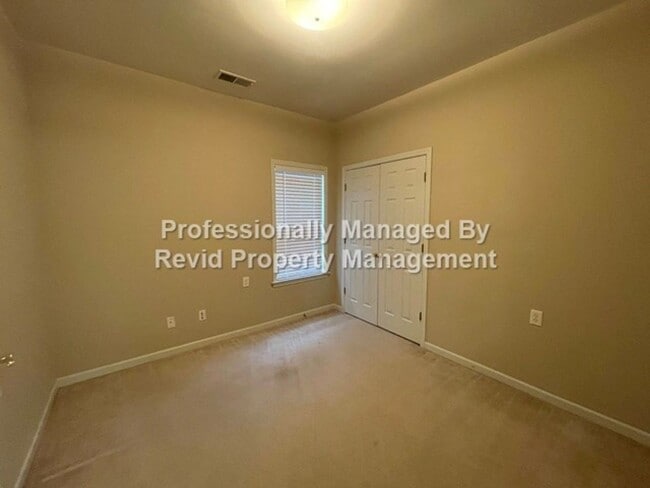 Building Photo - 2 bedroom Home in Harbor Town!!