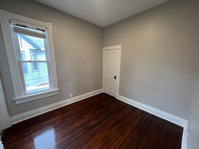 Building Photo - Fully Remodeled 2 Bed 1 Bath!!