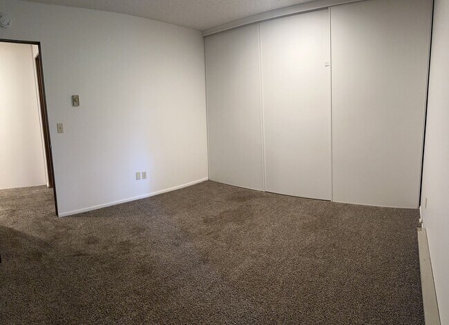 Building Photo - 1153