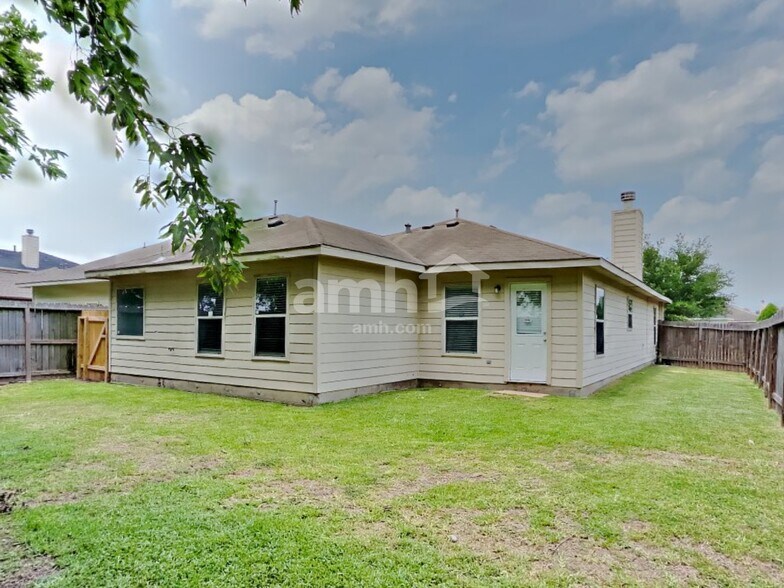 Building Photo - 18347 Austin Oak Ln
