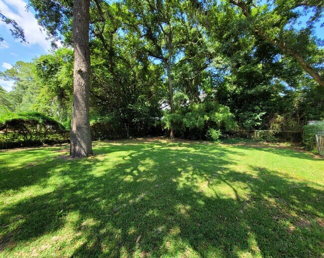 Building Photo - 1112 Polk Ave