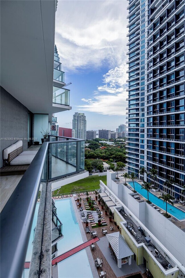 Building Photo - 1300 S Miami Ave