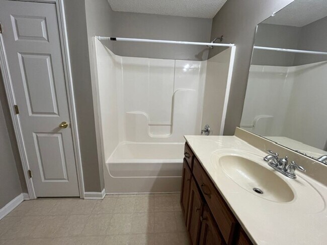 Building Photo - Renovated 2 Bedroom 2 Bath Home for Rent!!