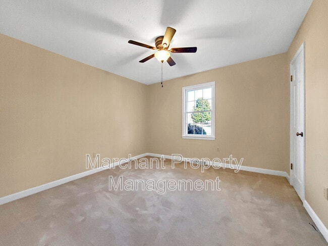 Building Photo - 100 Pine Wood Dr