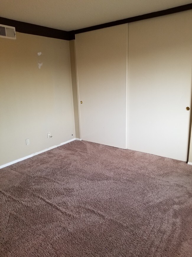 second bedroom - 19945 Eagle Ridge Ln