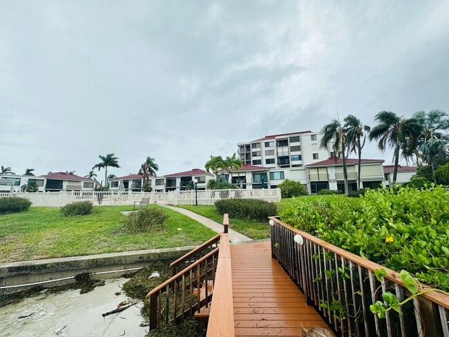 Building Photo - One-year lease starting in January, with free move-in for December.