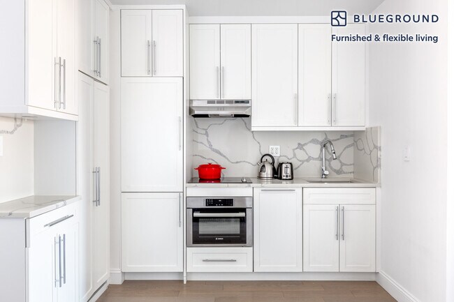 Building Photo - 915 West End Ave