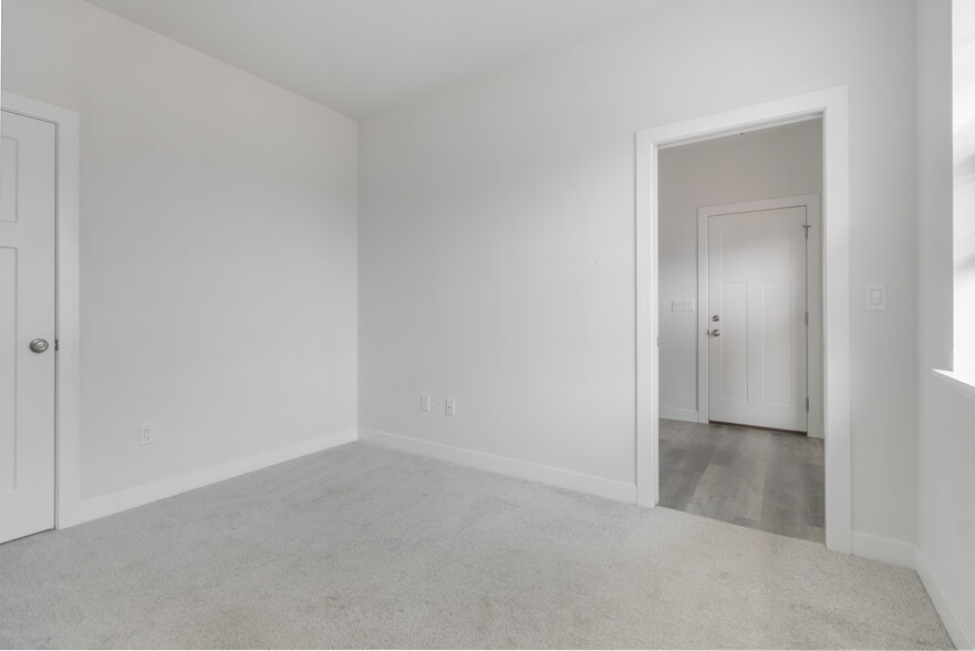 Building Photo - 9506 Excalibur Dr