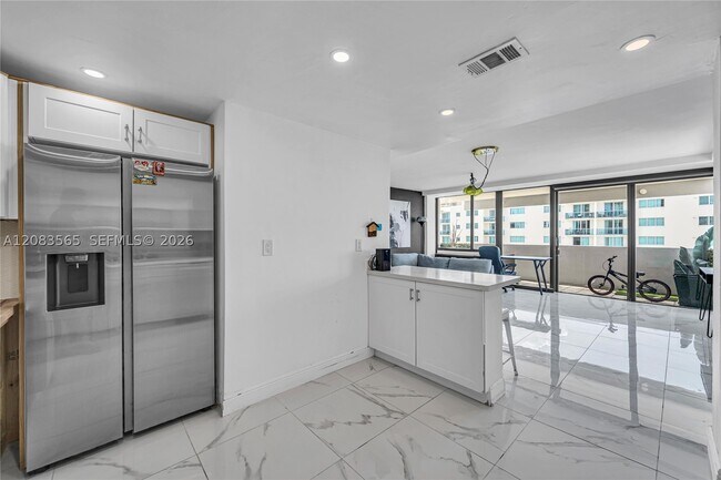 Building Photo - 7545 E Treasure Dr