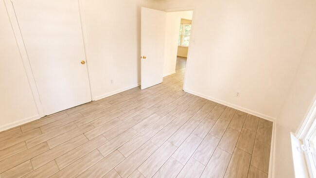 Building Photo - 2381 Lindbergh Rd