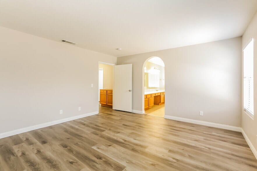 Building Photo - 1433 Bellglen Dr