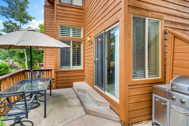 Building Photo - 5555 E Briarwood Ave