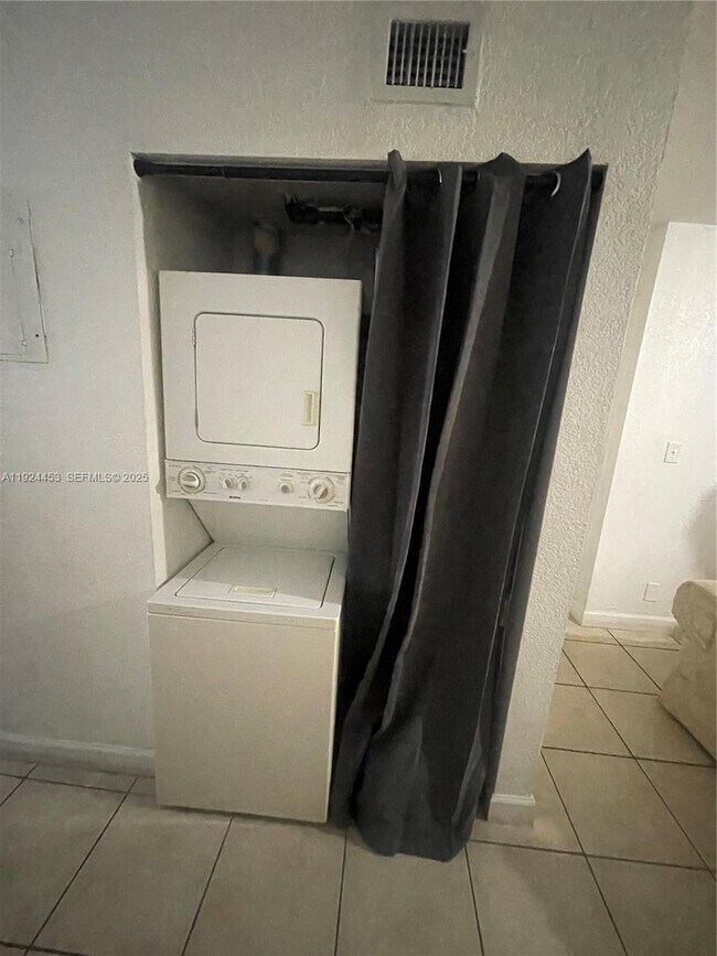 Building Photo - 4852 NW 9th Dr