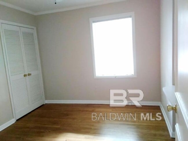 Building Photo - 25 Laurel Ave