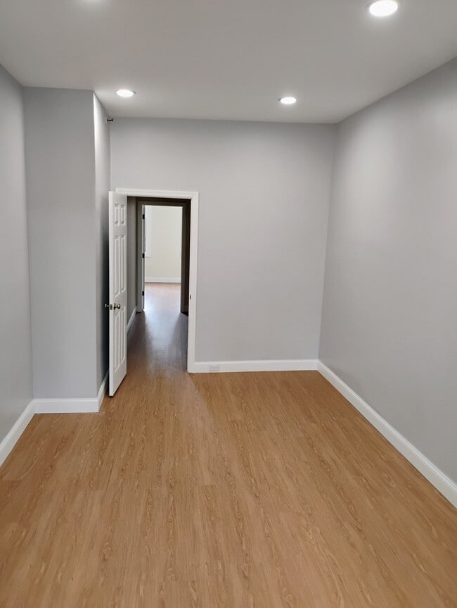 Building Photo - 513 Grandview Ave