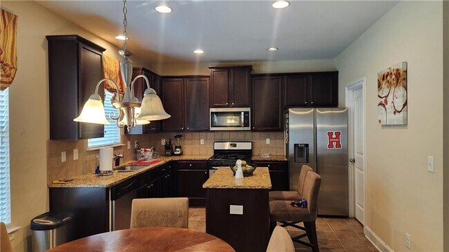 Building Photo - 1680 Sugar Ridge Dr