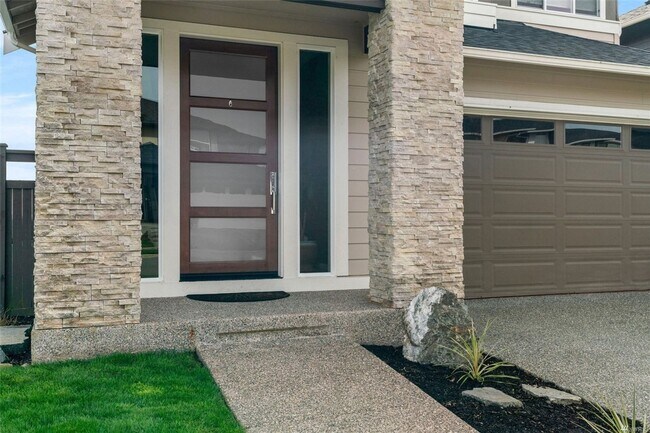 Building Photo - Beautiful 4 bed/2.5 bath dream home in Mon...