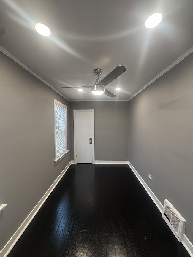 Building Photo - 227 W 112th Pl