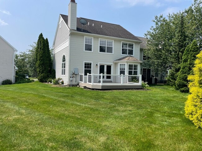 Building Photo - Luxury 3 Bedroom, 1.5 Bathroom End of Row ...