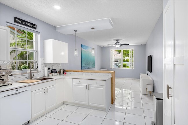 Building Photo - 14972 SW 50th Ct