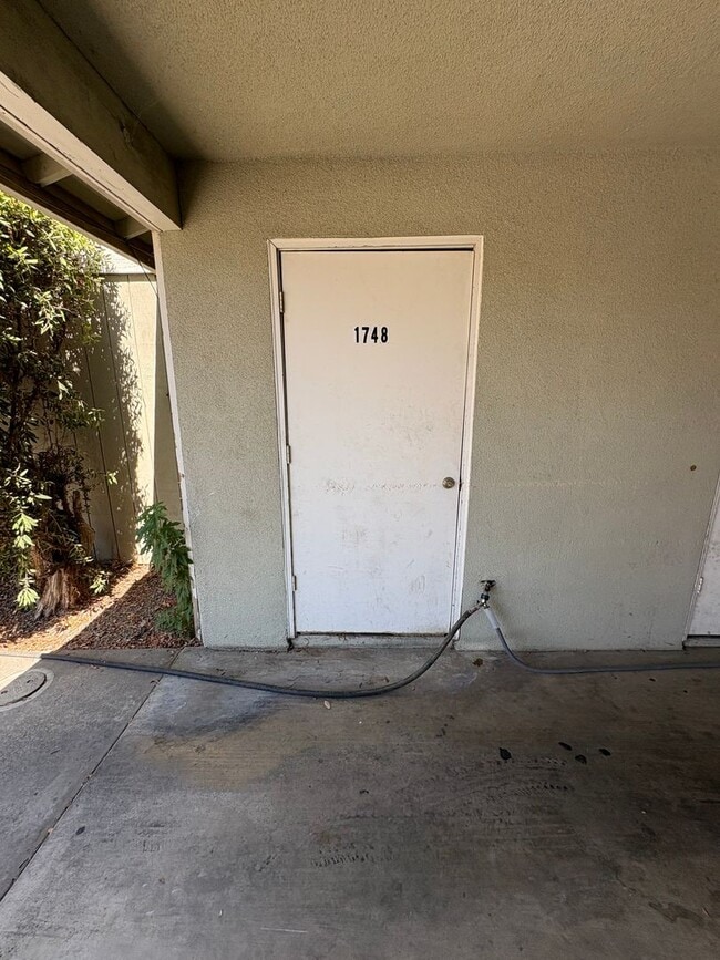Building Photo - Move in ready apartment available now!