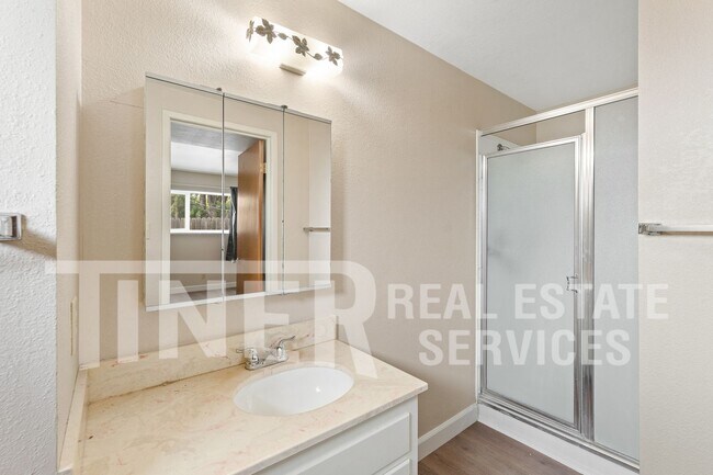Building Photo - 2267 La Grama Dr