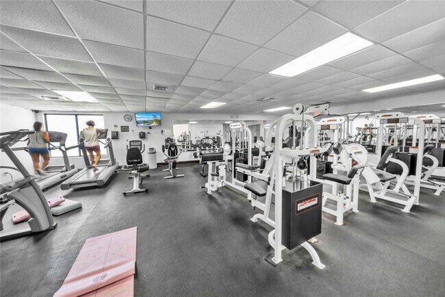 Building Photo - 3725 S Ocean Dr