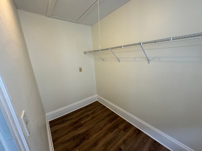 Building Photo - 2476 W 10th St